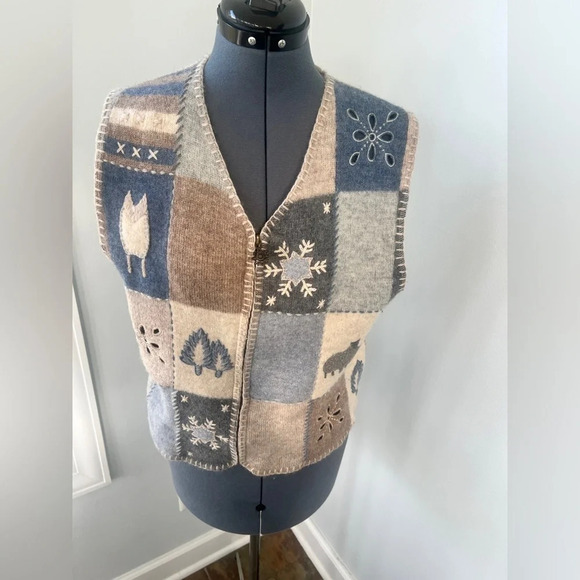 Woolrich Vintage Sz M  100% Wool Zip Snowflake Winter Patchwork Sweater Vest - Picture 4 of 16